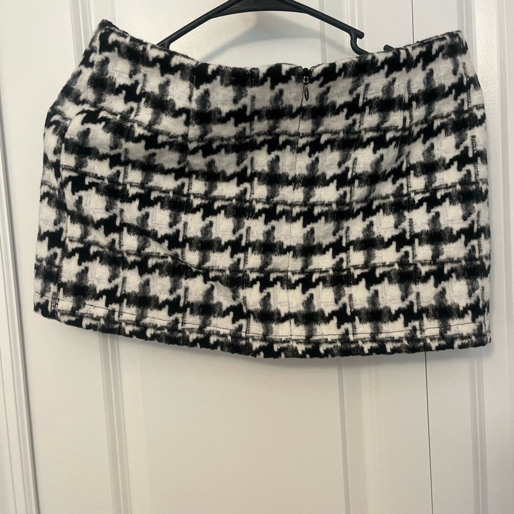 Forever 21 Black and White Patterned Mini Skirt